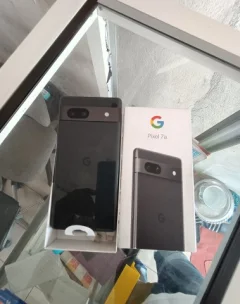 Справжні фотографії Google Pixel 7A з'явилися в різних кольорах справи