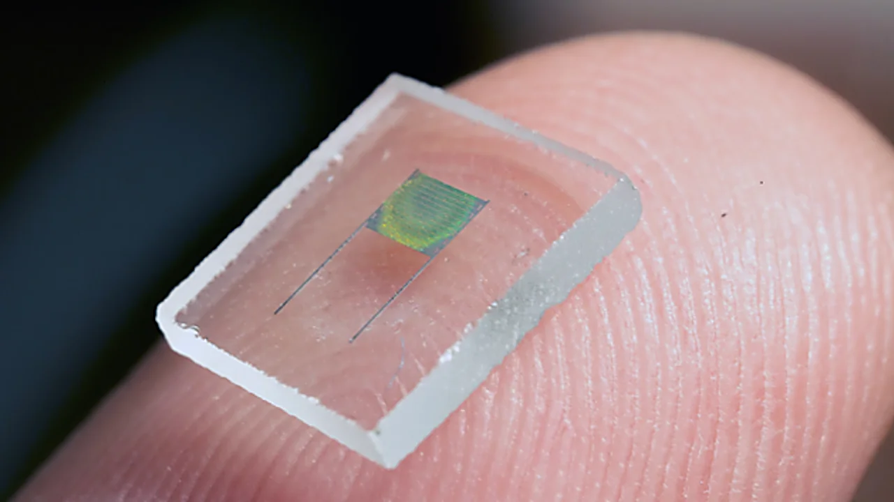 Вчені створили потужний акумулятор розміром з піску зерна