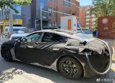 На вулицях міста було помічено електричний автомобіль з Xiaomi