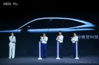 Huawei представив електричний автомобіль для Harmonyos
